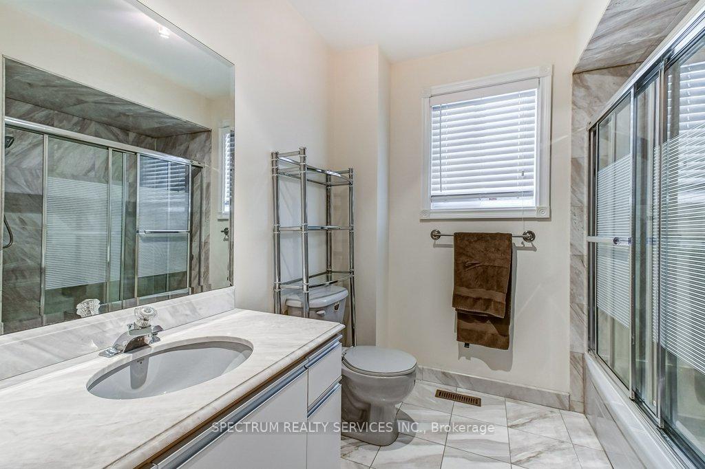 Photo 11 of 119 Silver Arrow Crescent, Vaughan, Maple — HOMEH
