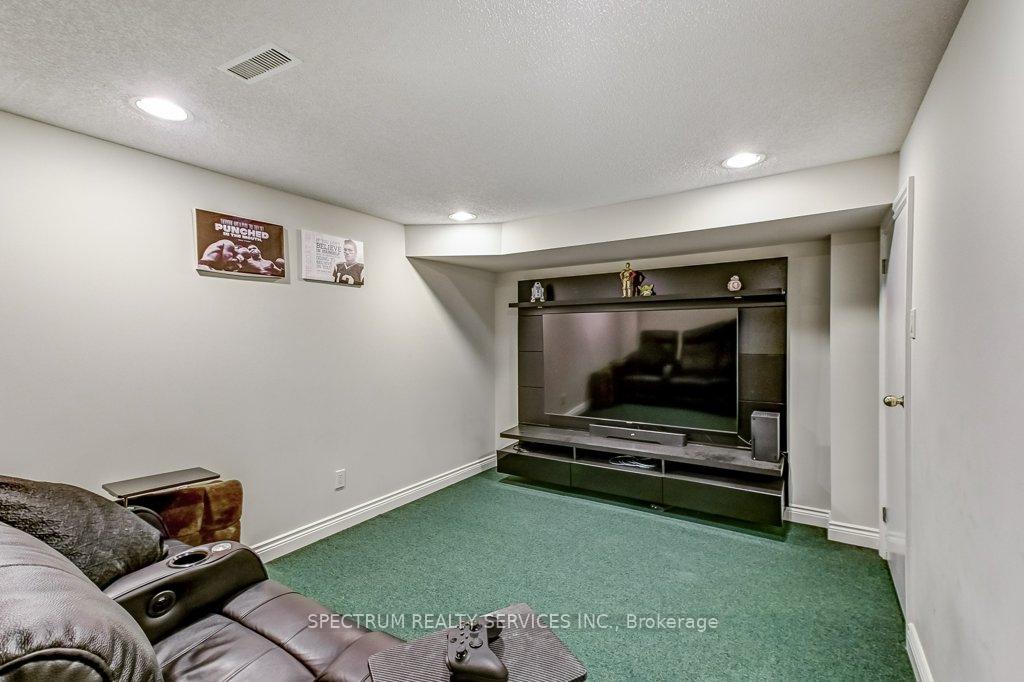 Photo 16 of 119 Silver Arrow Crescent, Vaughan, Maple — HOMEH