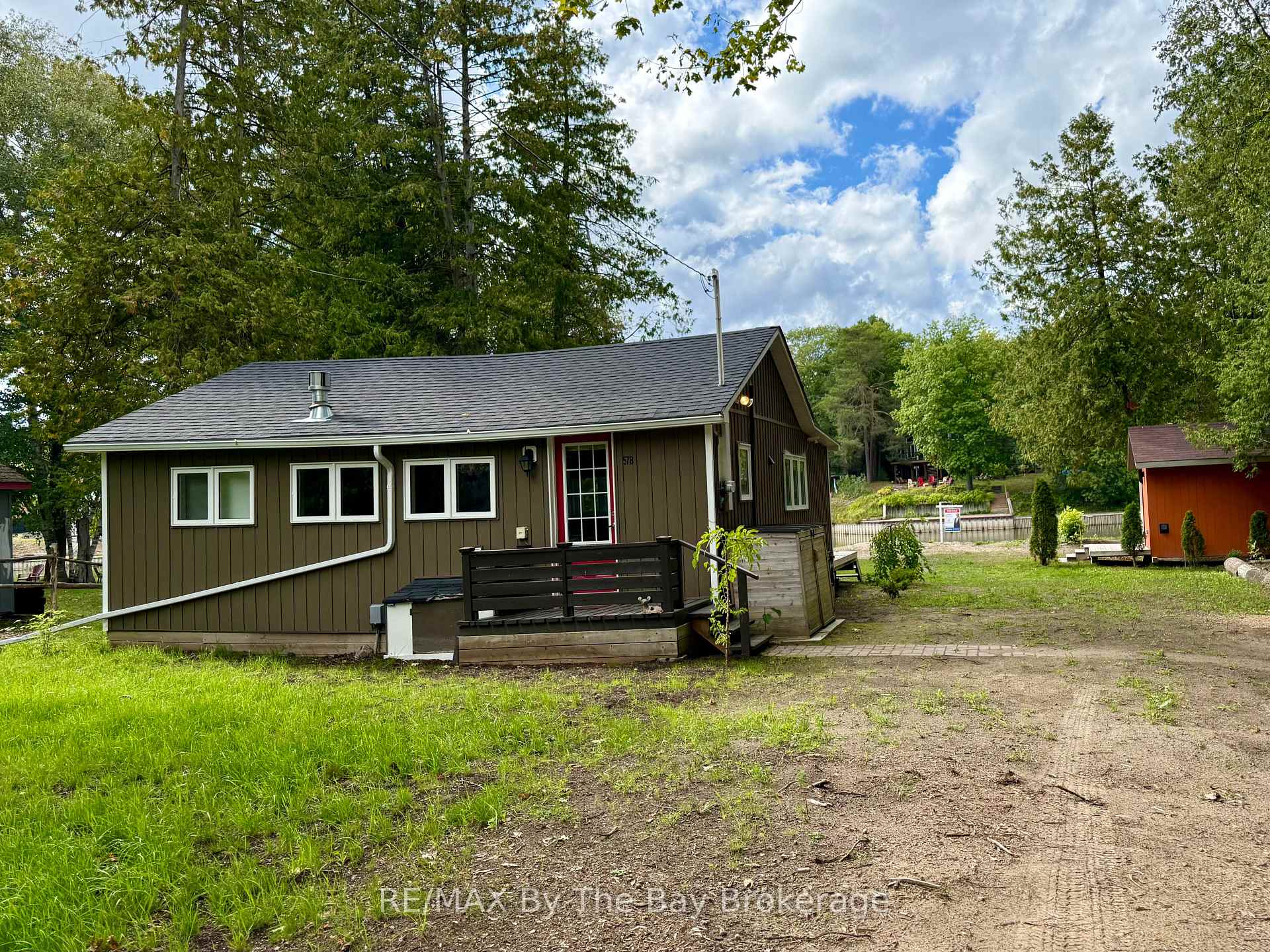 Front of 578 Oxbow Park Drive