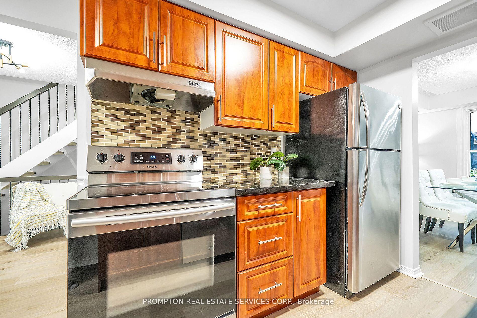 Photo 5 of 39 Frost Drive, Whitby, Lynde Creek — HOMEH