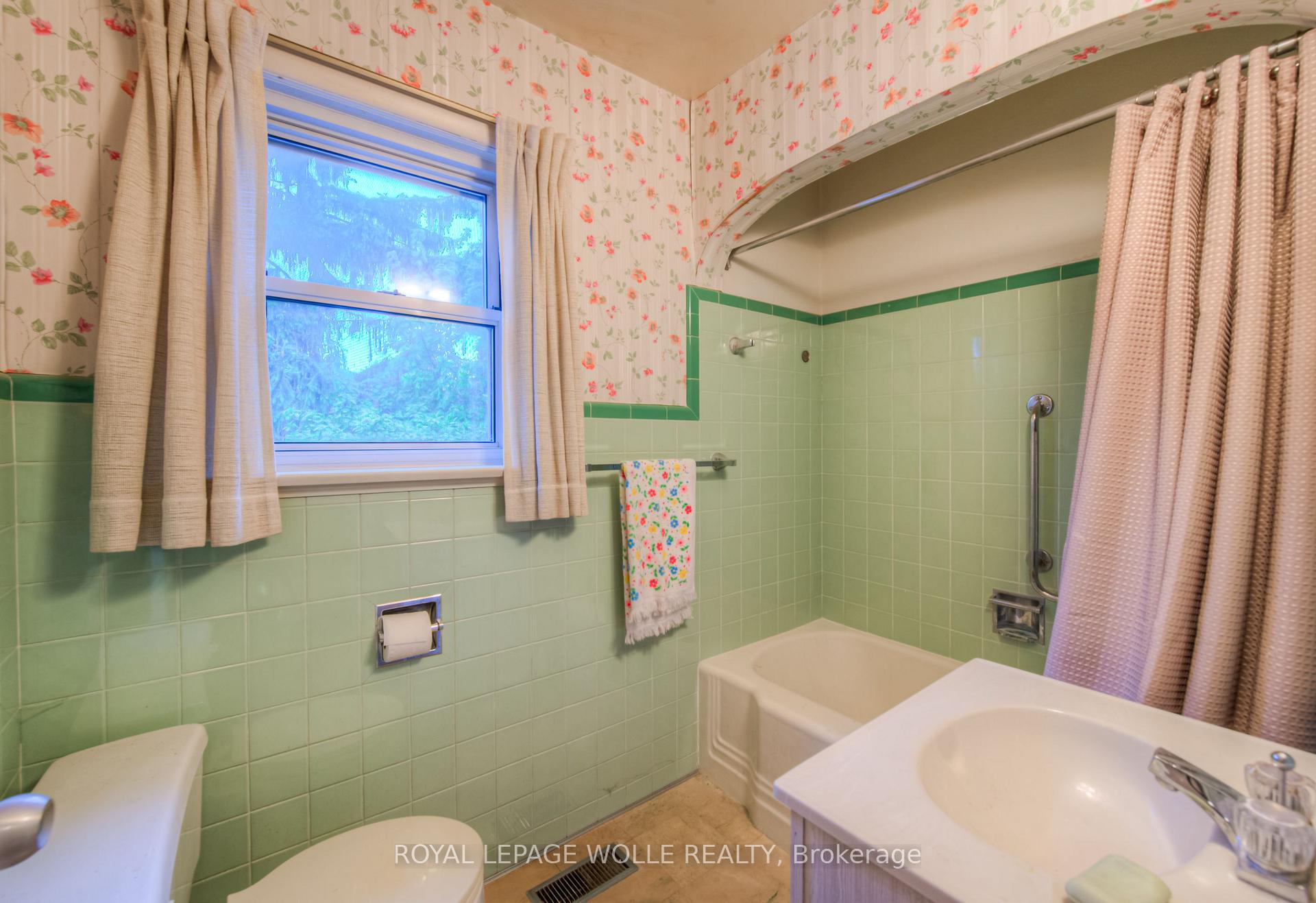 Photo 32 of 189 John Street W, Waterloo — HOMEH