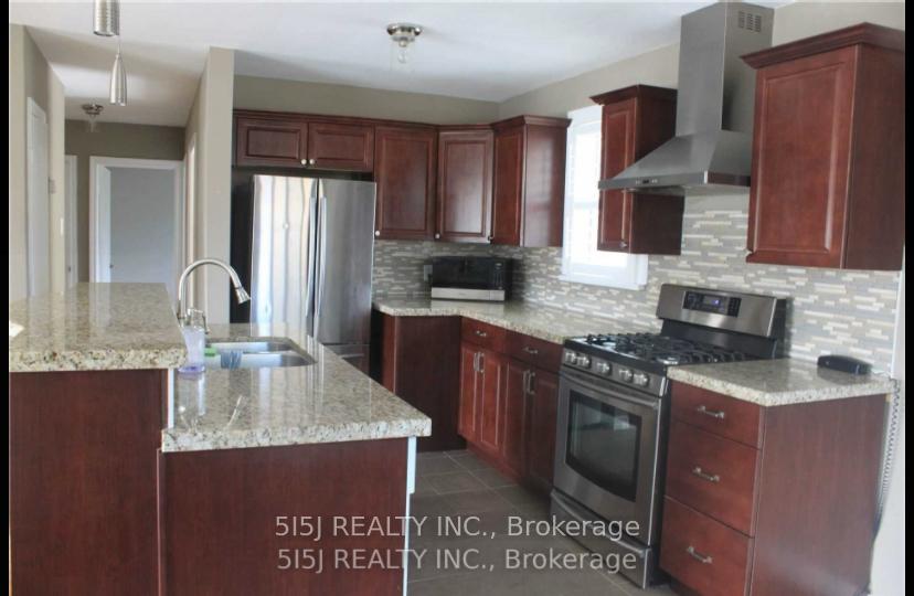 Photo 2 of 212 Lee Avenue, Whitby, Lynde Creek — HOMEH