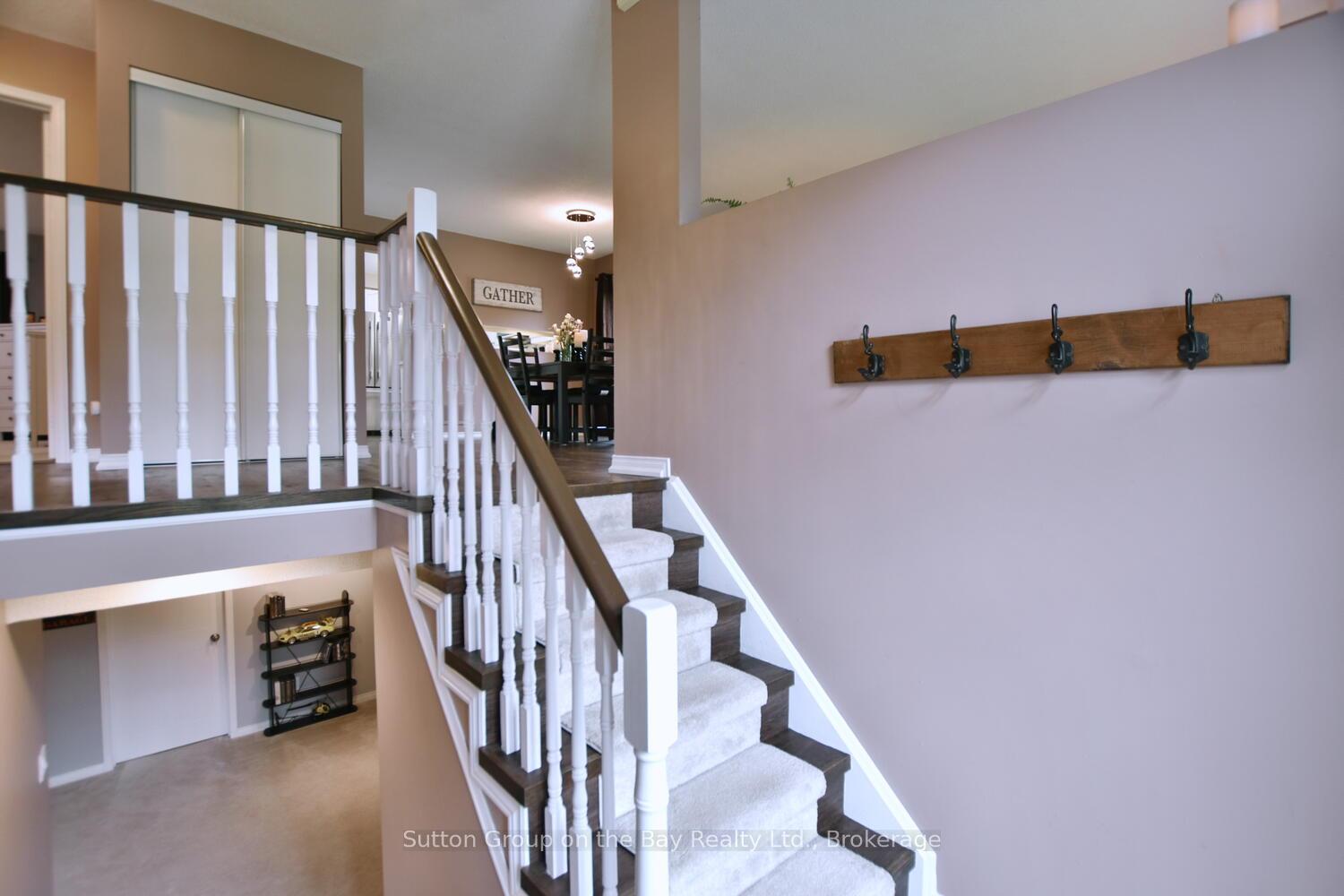 Photo 3 of 30 Acorn Crescent, Wasaga Beach — HOMEH