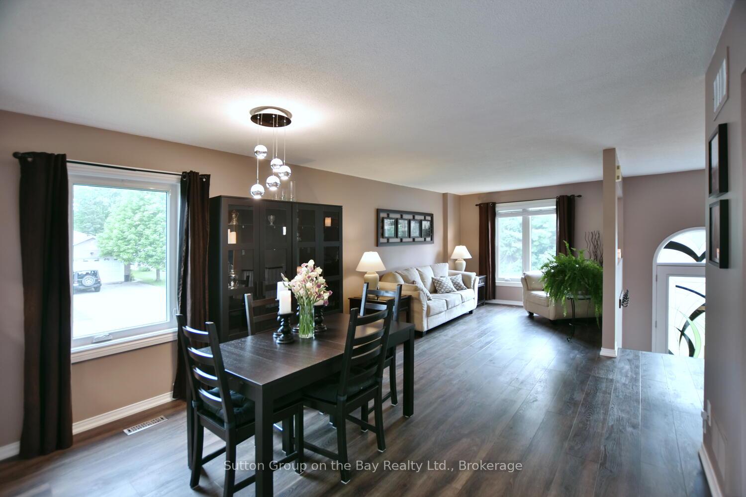 Photo 8 of 30 Acorn Crescent, Wasaga Beach — HOMEH