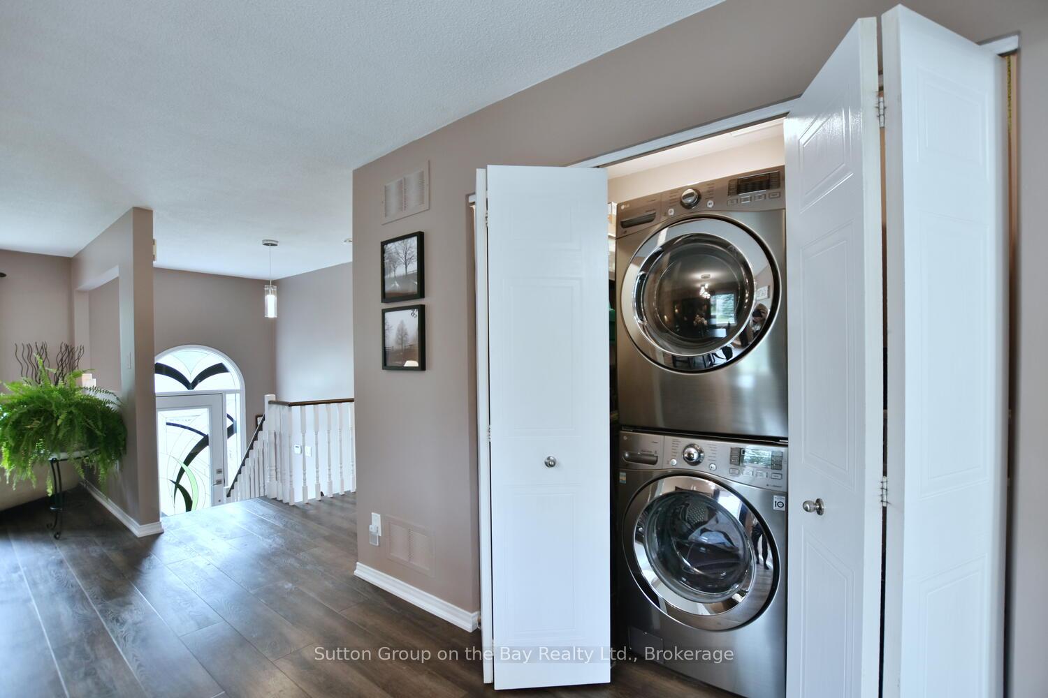 Photo 10 of 30 Acorn Crescent, Wasaga Beach — HOMEH