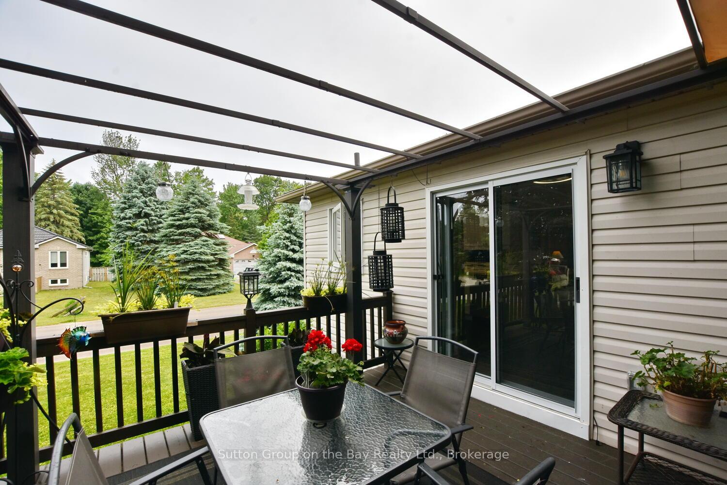 Photo 11 of 30 Acorn Crescent, Wasaga Beach — HOMEH