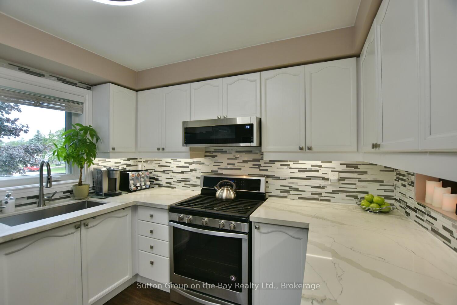 Photo 23 of 30 Acorn Crescent, Wasaga Beach — HOMEH