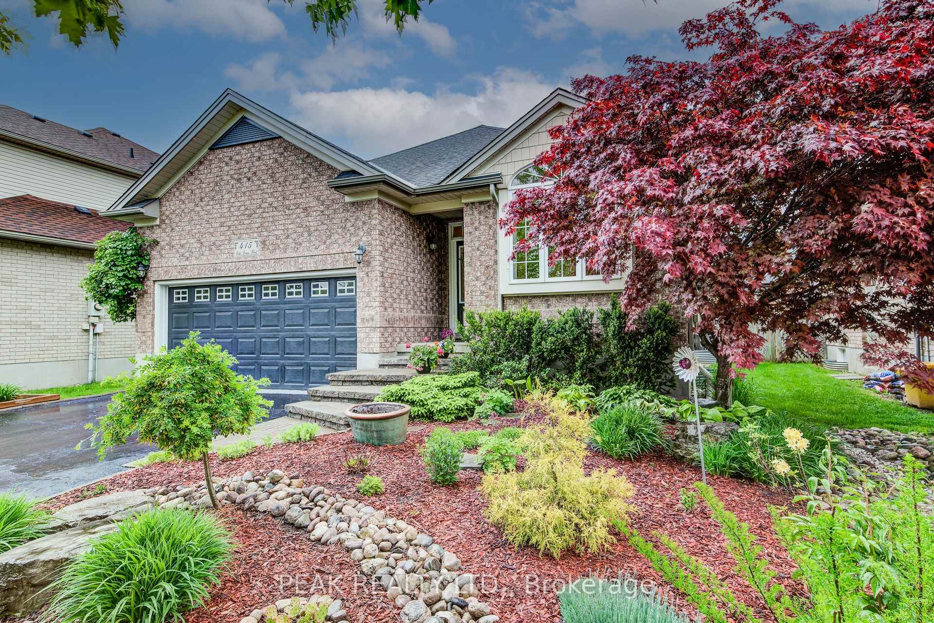 Photo 3 of 415 Lake Louise Boulevard, Waterloo — HOMEH
