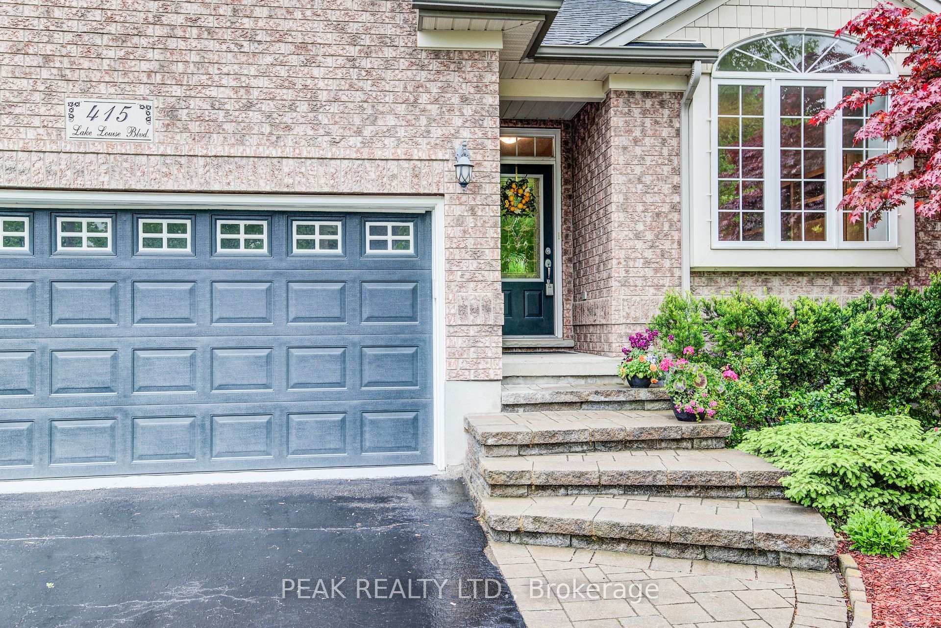 Photo 4 of 415 Lake Louise Boulevard, Waterloo — HOMEH