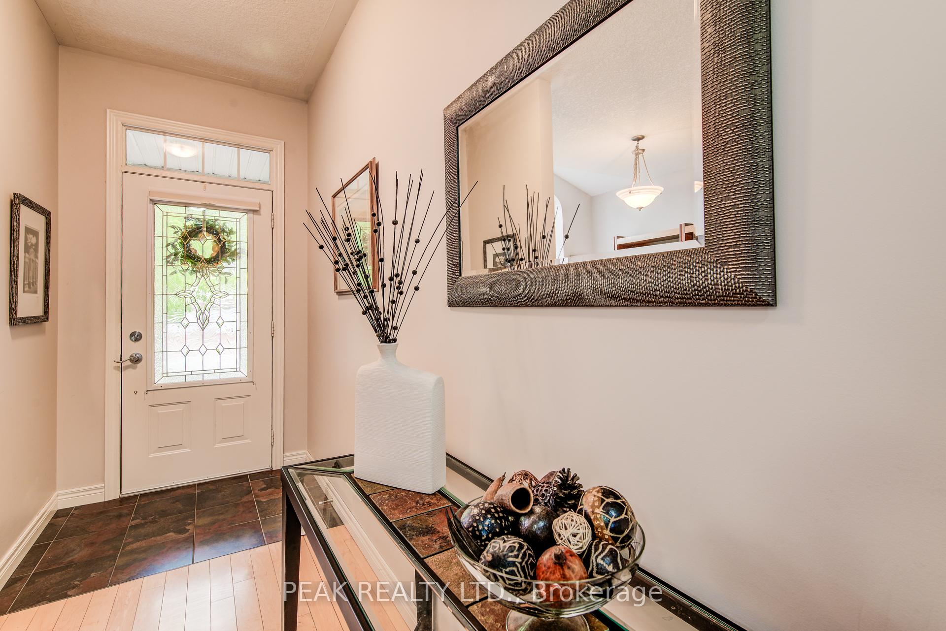 Photo 5 of 415 Lake Louise Boulevard, Waterloo — HOMEH