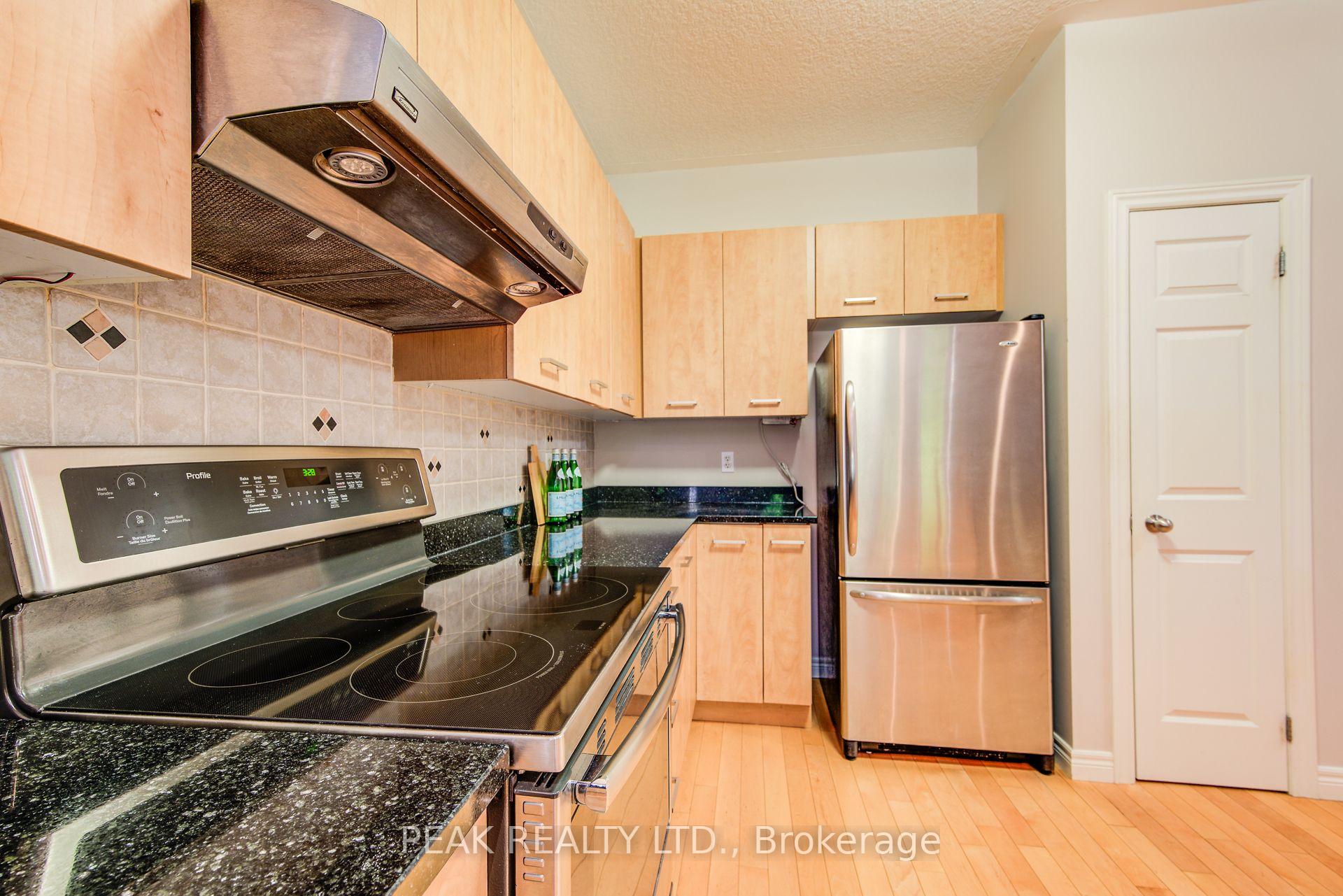 Photo 14 of 415 Lake Louise Boulevard, Waterloo — HOMEH