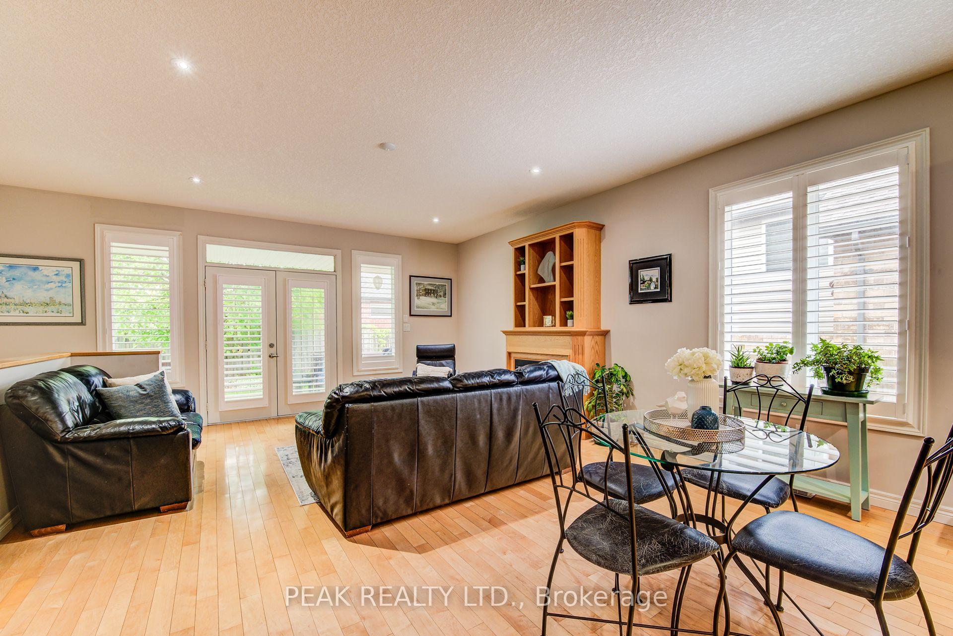 Photo 17 of 415 Lake Louise Boulevard, Waterloo — HOMEH