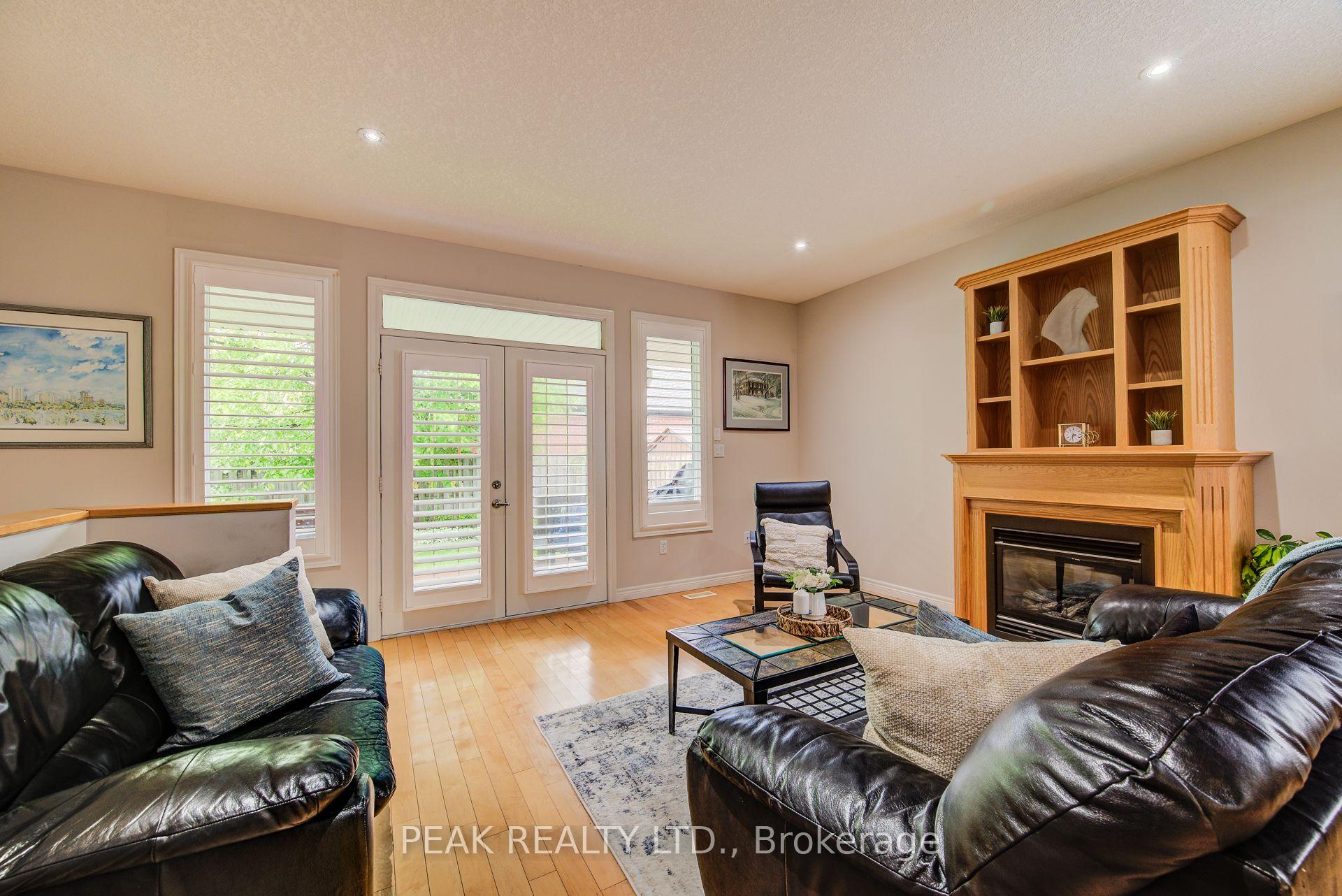 Photo 19 of 415 Lake Louise Boulevard, Waterloo — HOMEH
