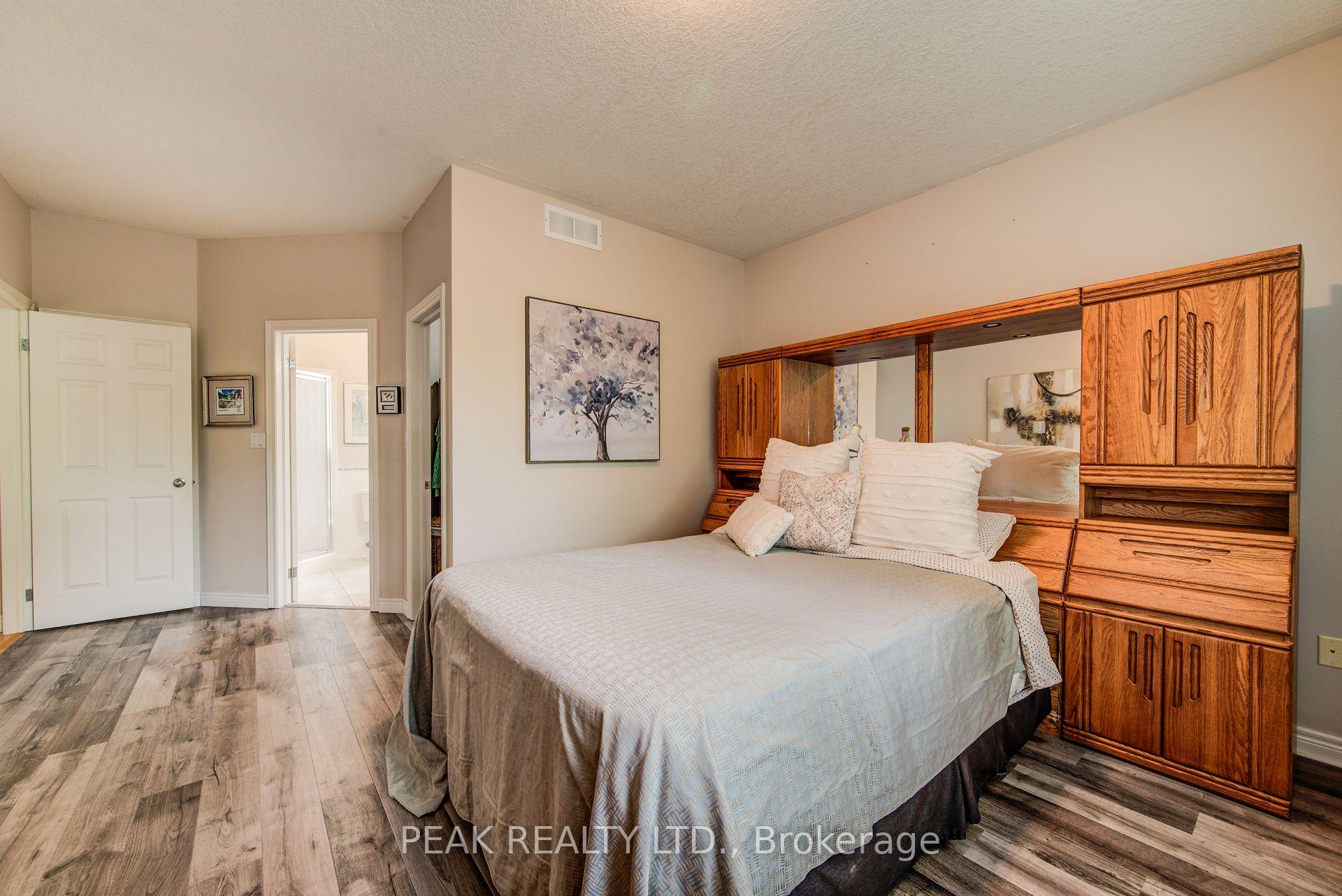 Photo 25 of 415 Lake Louise Boulevard, Waterloo — HOMEH