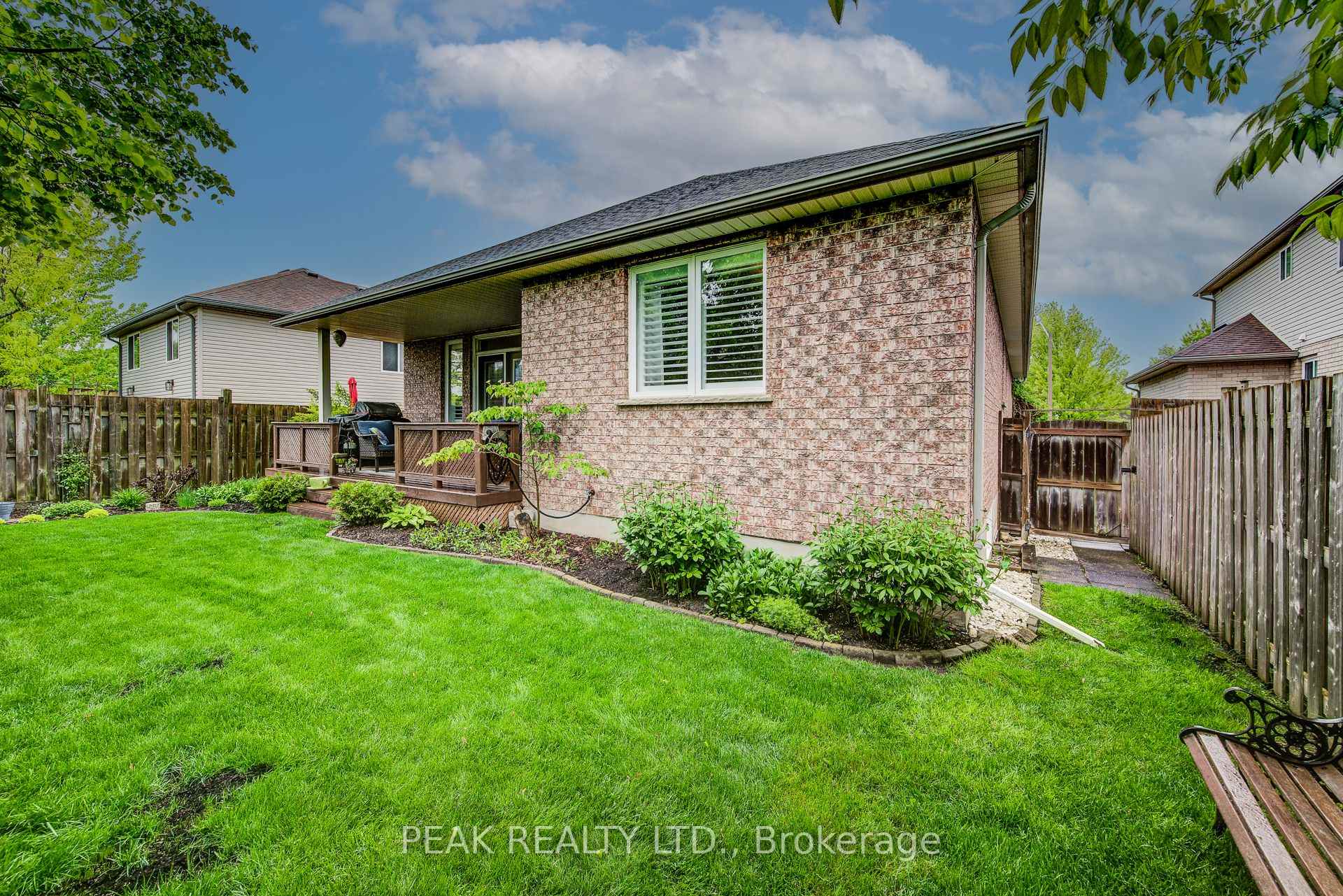 Photo 47 of 415 Lake Louise Boulevard, Waterloo — HOMEH