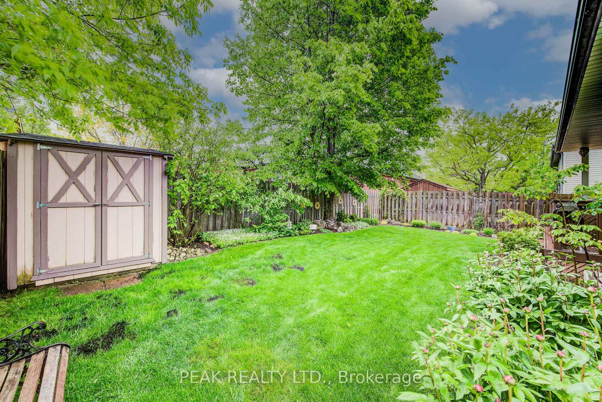 Photo 48 of 415 Lake Louise Boulevard, Waterloo — HOMEH