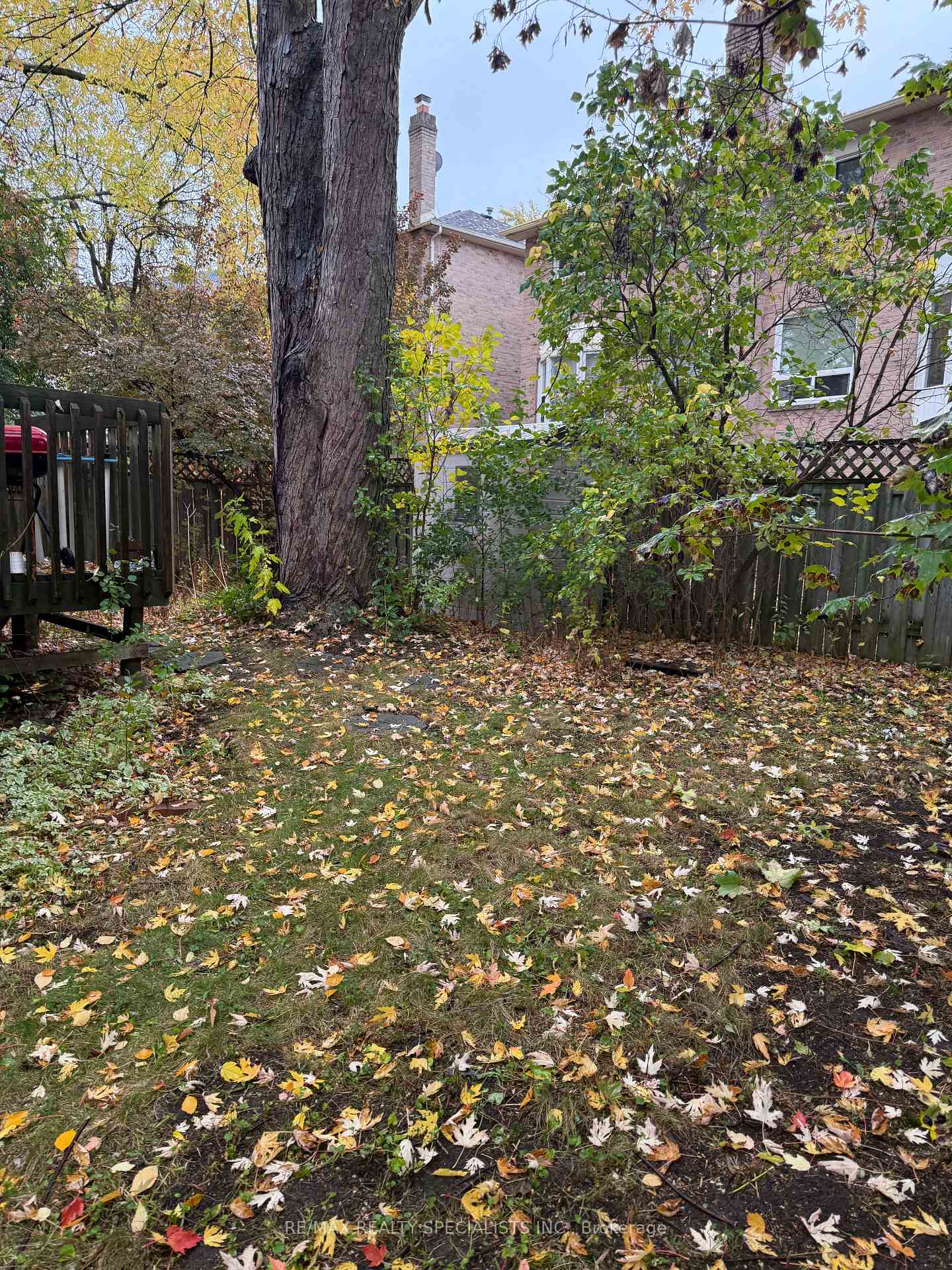 Photo 2 of 22 Joanna Crescent, Vaughan, Crestwood-Springfarm-Yorkhill — HOMEH