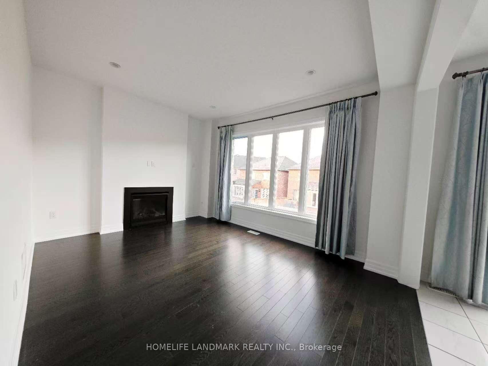 Photo 8 of 14 Lockton Street, Whitby, Williamsburg — HOMEH