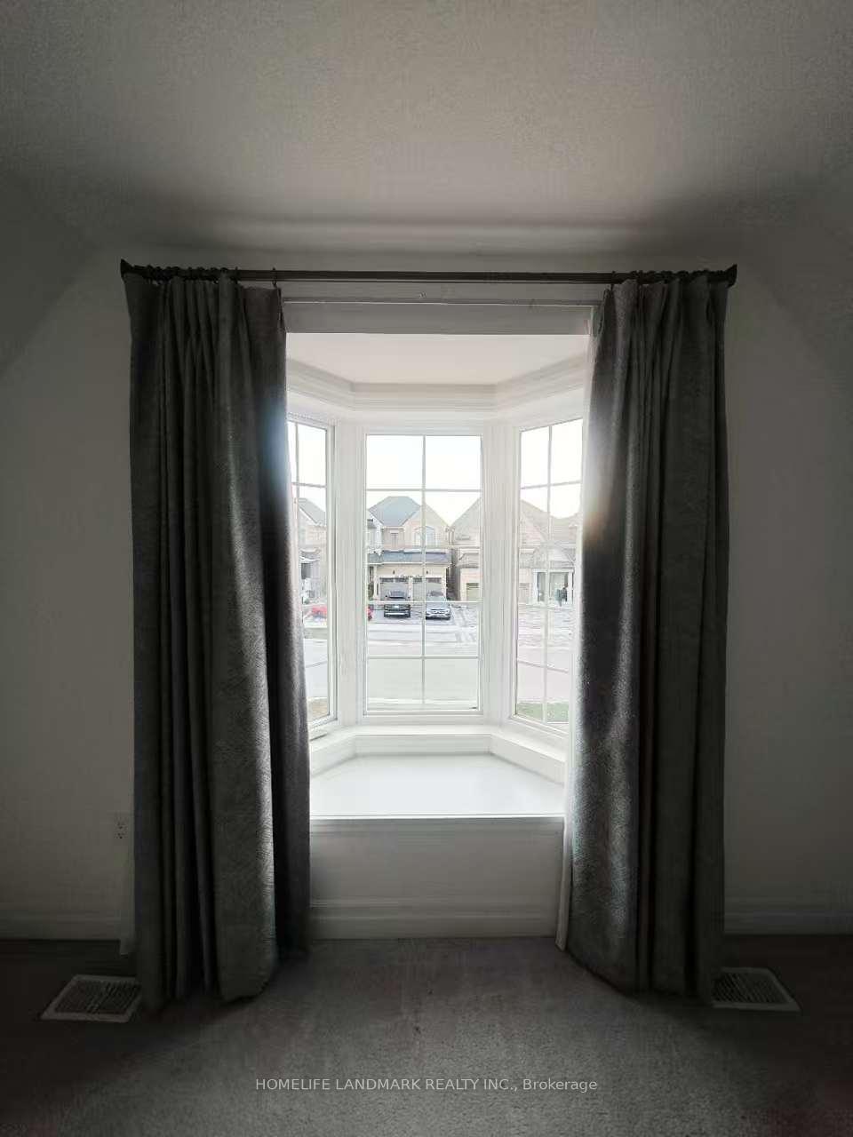 Photo 19 of 14 Lockton Street, Whitby, Williamsburg — HOMEH