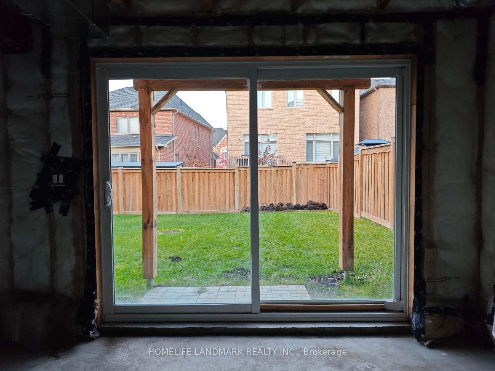 Photo 21 of 14 Lockton Street, Whitby, Williamsburg — HOMEH