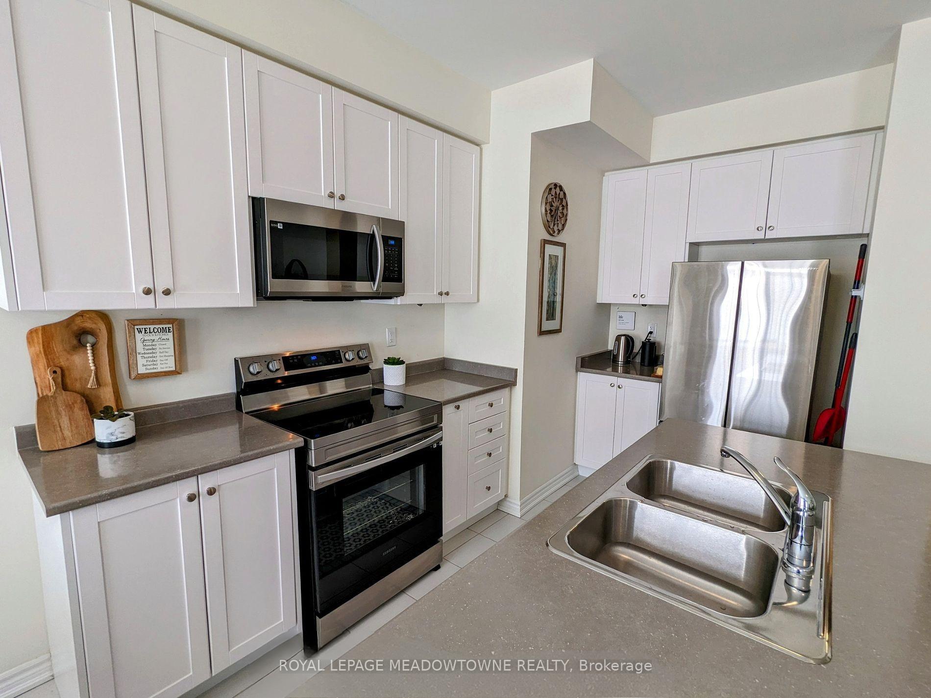 Photo 6 of 28 Sigford Street, Whitby, Rural Whitby — HOMEH