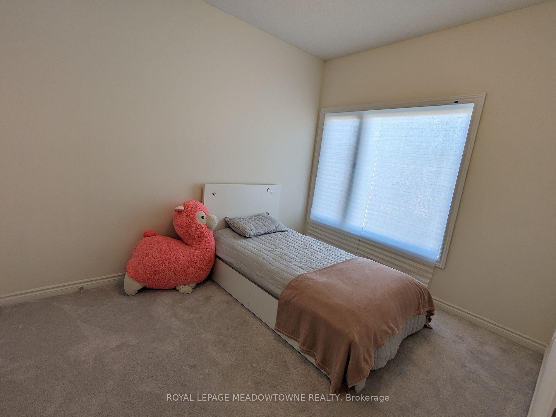 Photo 13 of 28 Sigford Street, Whitby, Rural Whitby — HOMEH