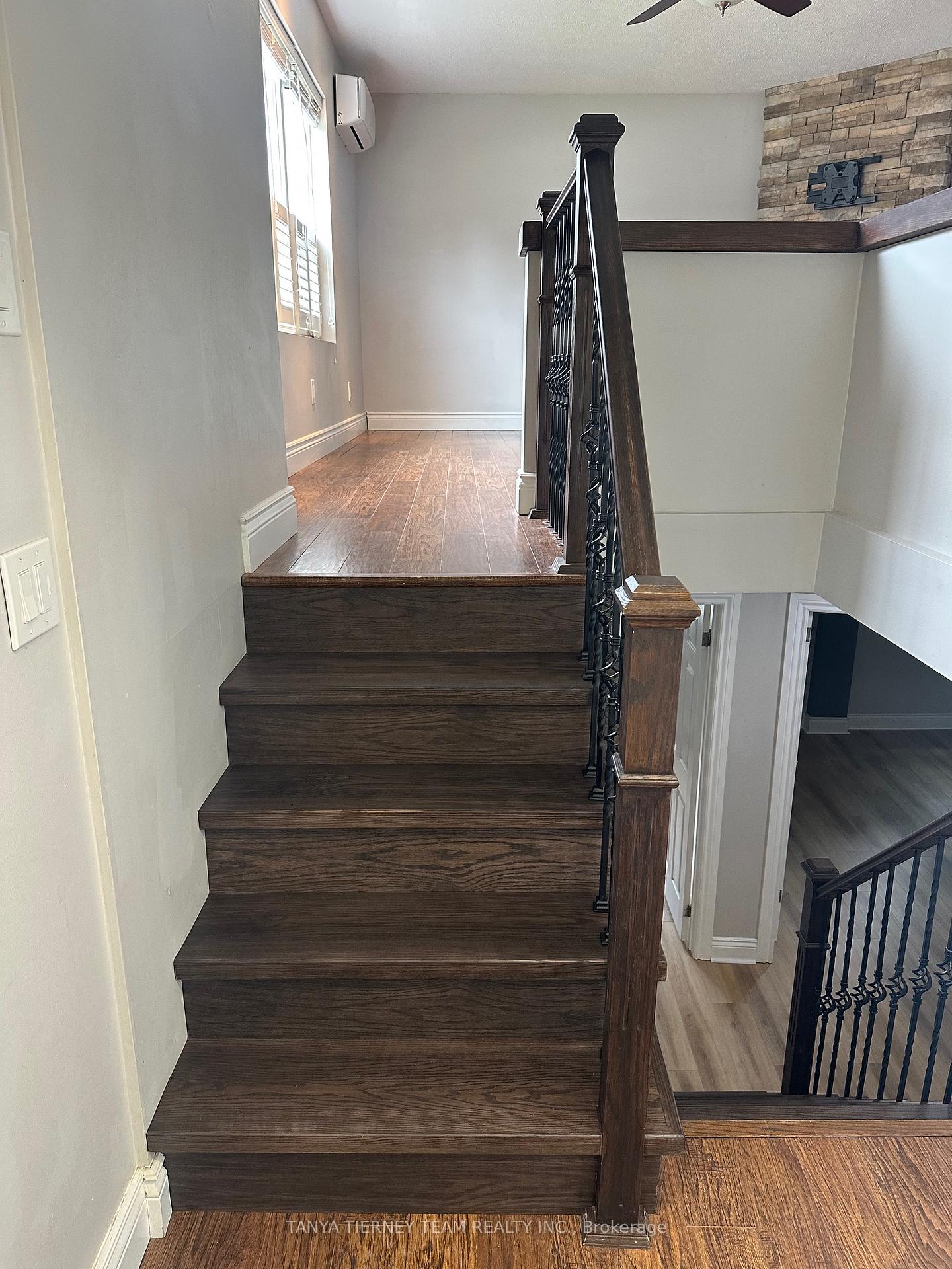 Photo 5 of 206B Palace Street, Whitby, Downtown Whitby — HOMEH