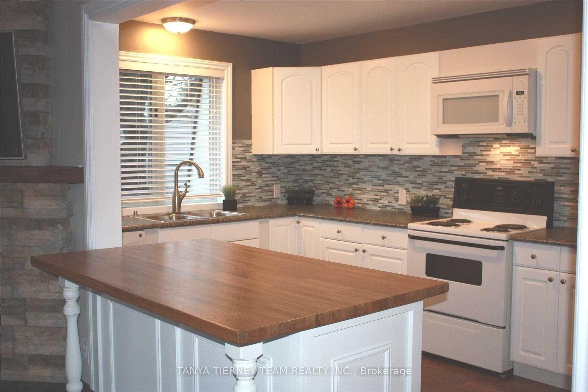 Photo 11 of 206B Palace Street, Whitby, Downtown Whitby — HOMEH