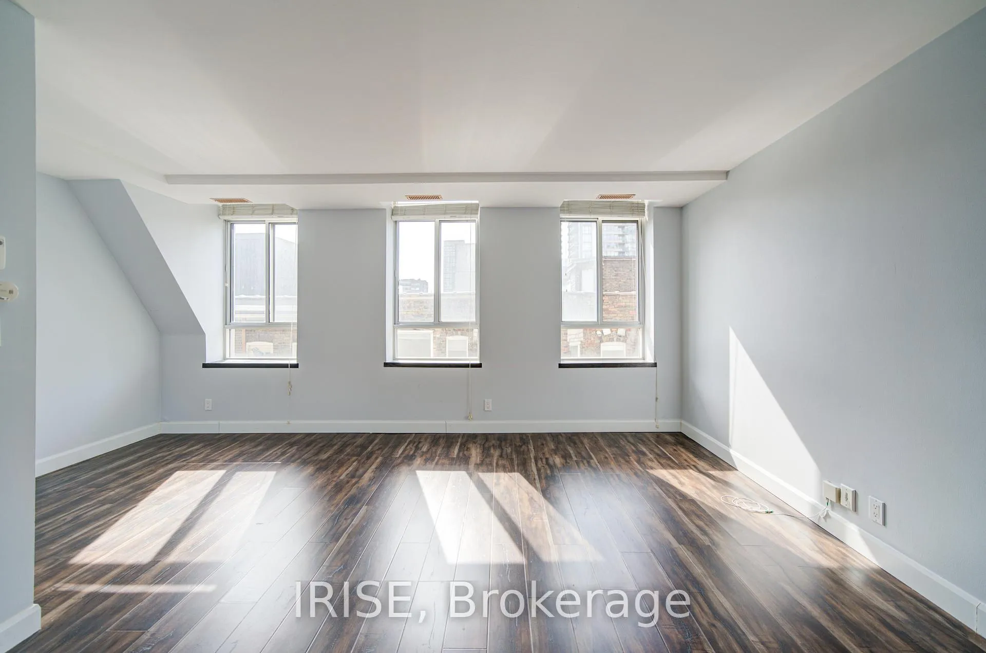 Photo 3 of Unit 504, 135 Maitland St, Toronto, Church-Yonge Corridor — HOMEH