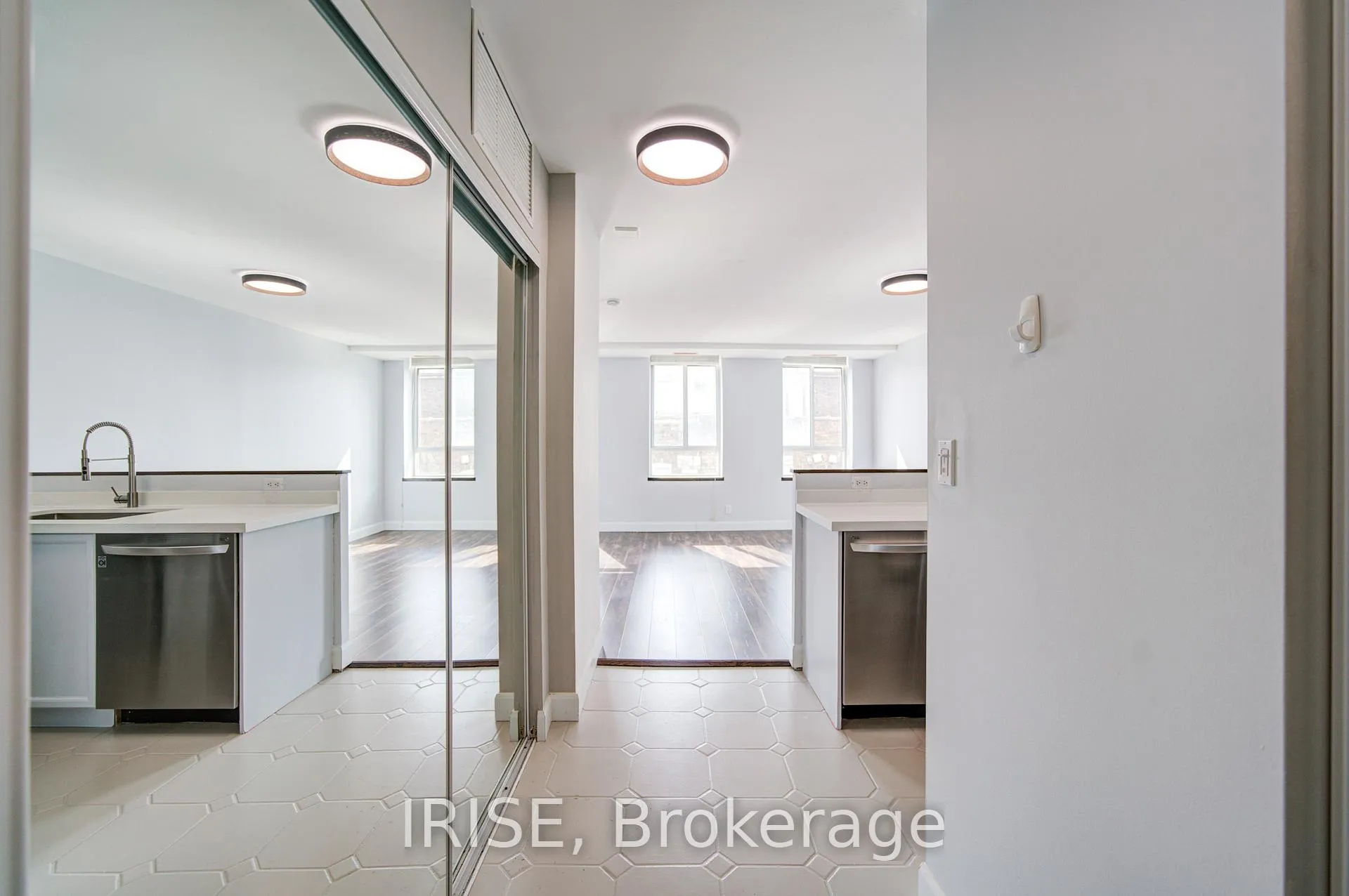 Photo 4 of Unit 504, 135 Maitland St, Toronto, Church-Yonge Corridor — HOMEH