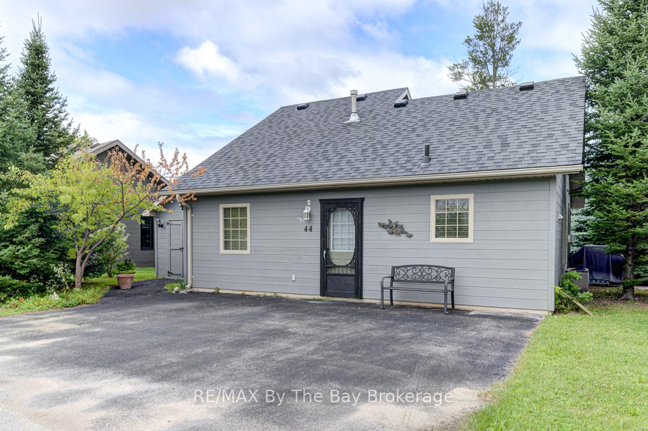Photo 2 of 44 Cabin Crescent, Wasaga Beach — HOMEH