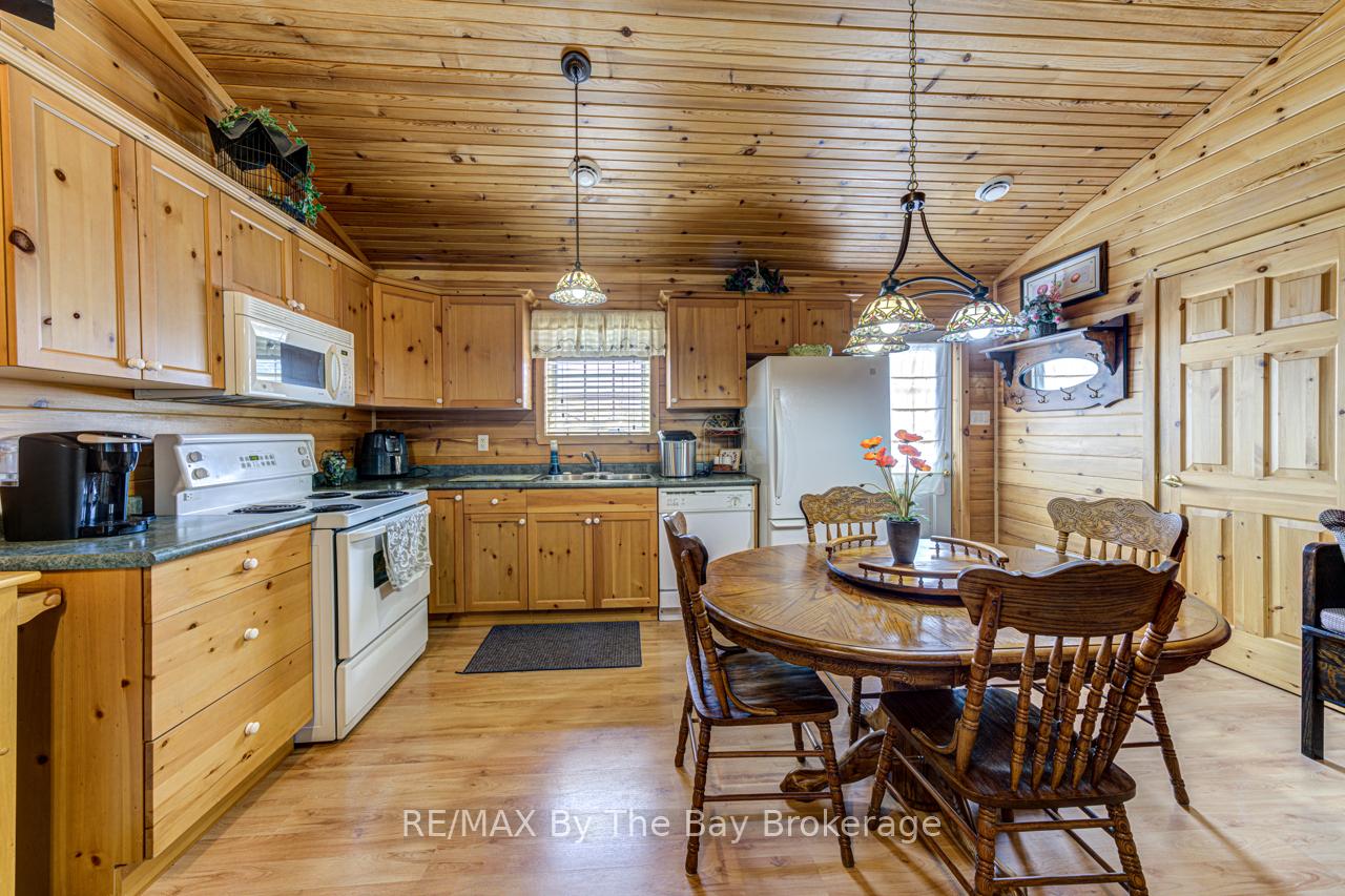 Photo 6 of 44 Cabin Crescent, Wasaga Beach — HOMEH