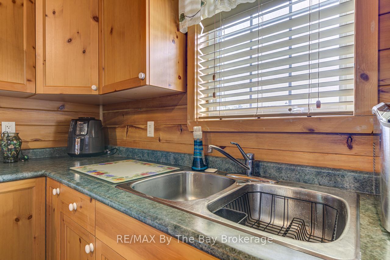 Photo 11 of 44 Cabin Crescent, Wasaga Beach — HOMEH