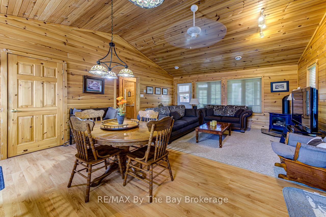 Photo 13 of 44 Cabin Crescent, Wasaga Beach — HOMEH