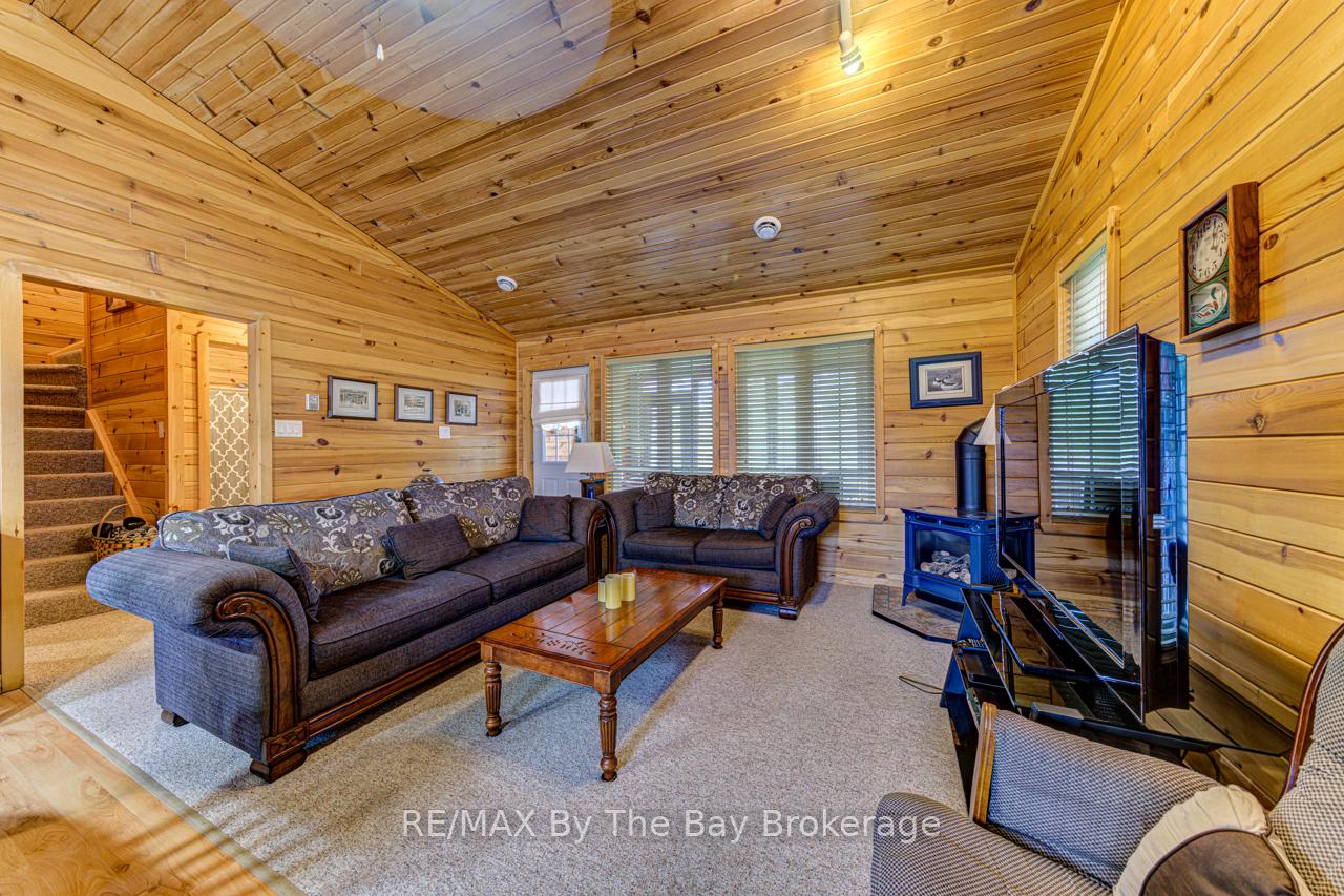 Photo 14 of 44 Cabin Crescent, Wasaga Beach — HOMEH