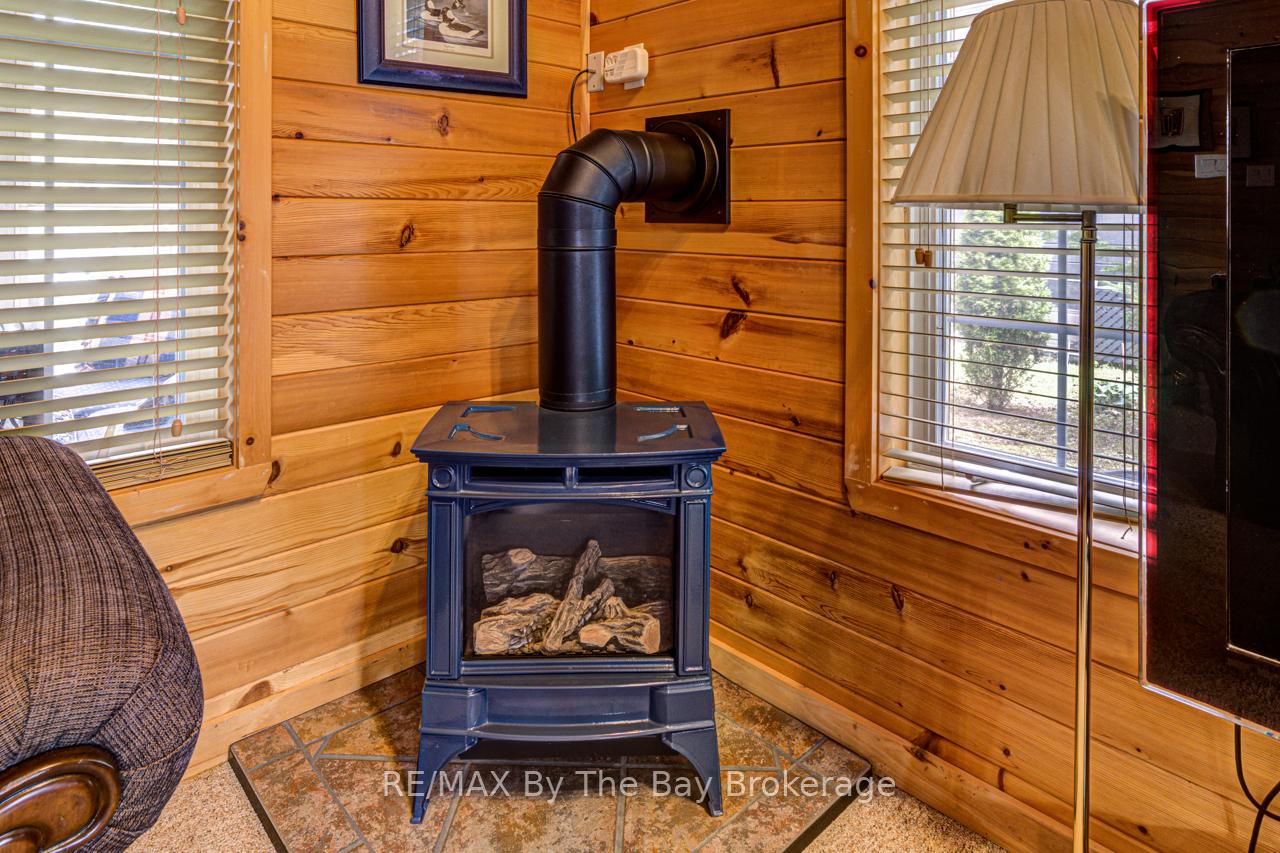 Photo 16 of 44 Cabin Crescent, Wasaga Beach — HOMEH