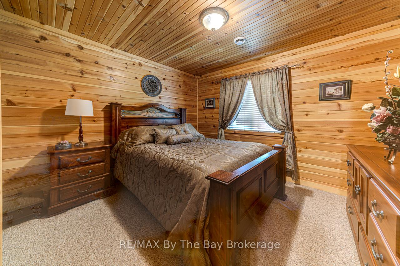 Photo 18 of 44 Cabin Crescent, Wasaga Beach — HOMEH