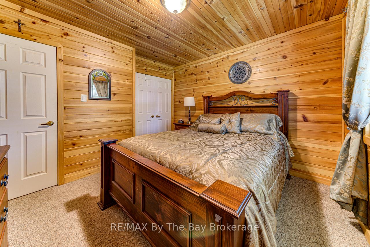 Photo 19 of 44 Cabin Crescent, Wasaga Beach — HOMEH
