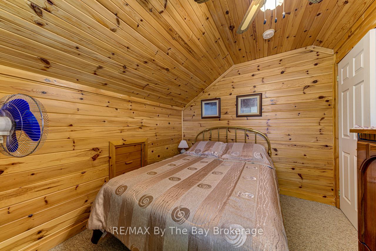 Photo 21 of 44 Cabin Crescent, Wasaga Beach — HOMEH