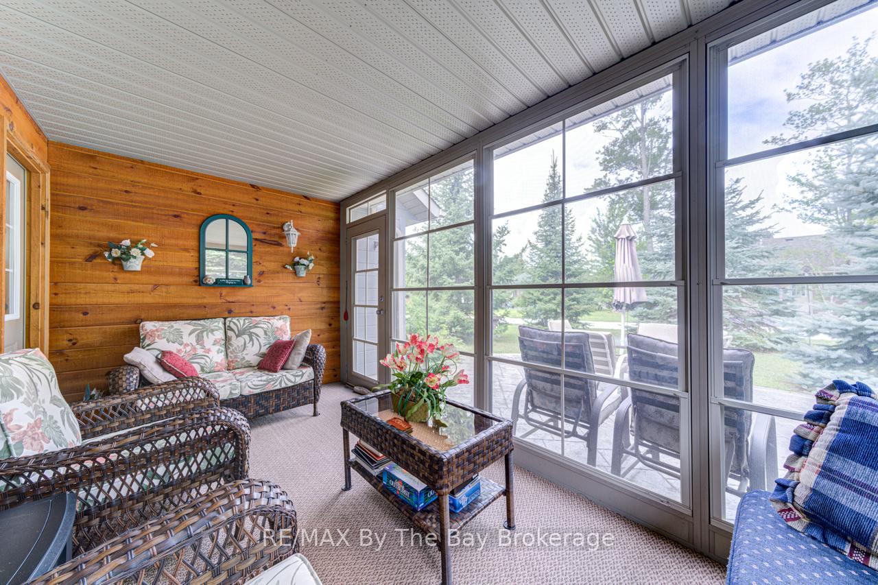 Photo 24 of 44 Cabin Crescent, Wasaga Beach — HOMEH