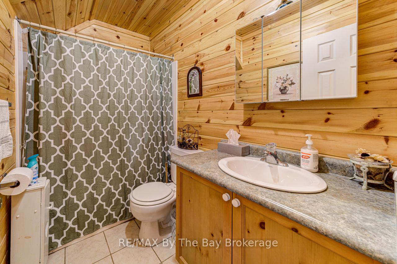 Photo 25 of 44 Cabin Crescent, Wasaga Beach — HOMEH