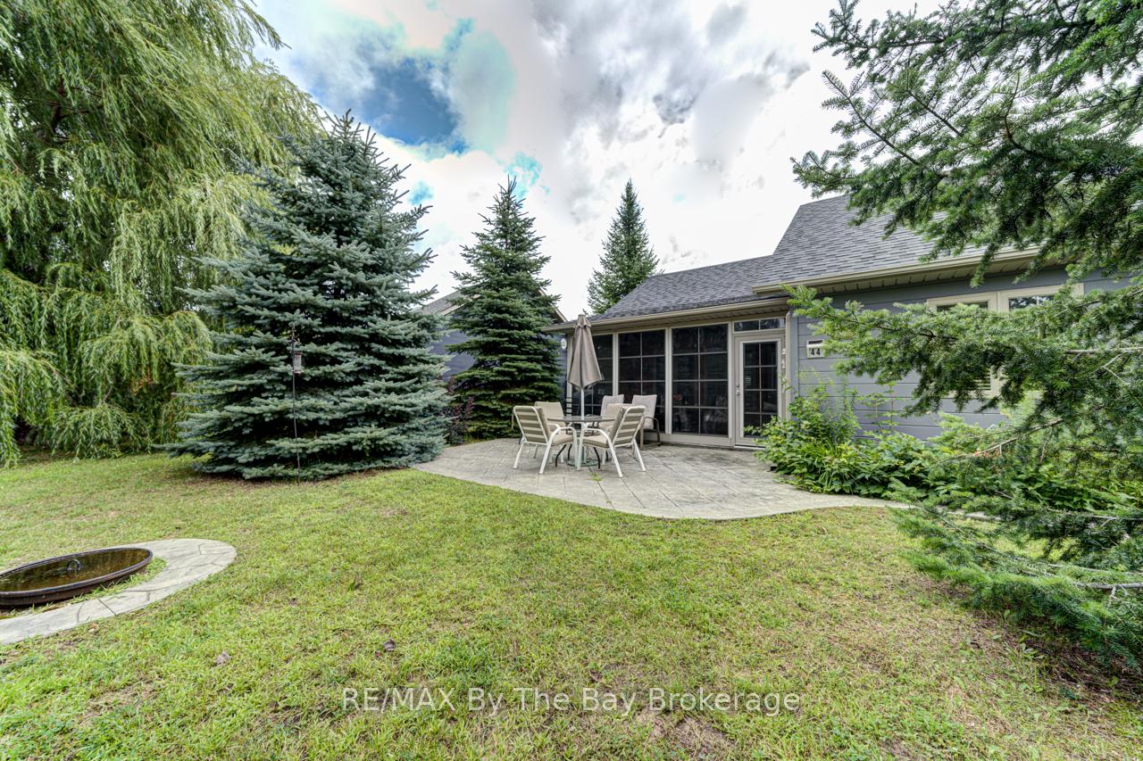 Photo 28 of 44 Cabin Crescent, Wasaga Beach — HOMEH