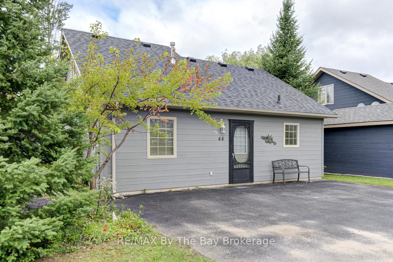 Photo 32 of 44 Cabin Crescent, Wasaga Beach — HOMEH