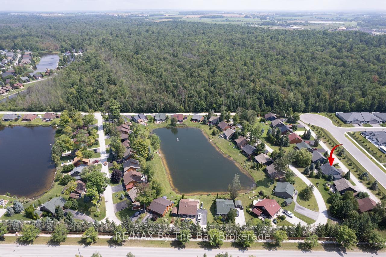 Photo 34 of 44 Cabin Crescent, Wasaga Beach — HOMEH