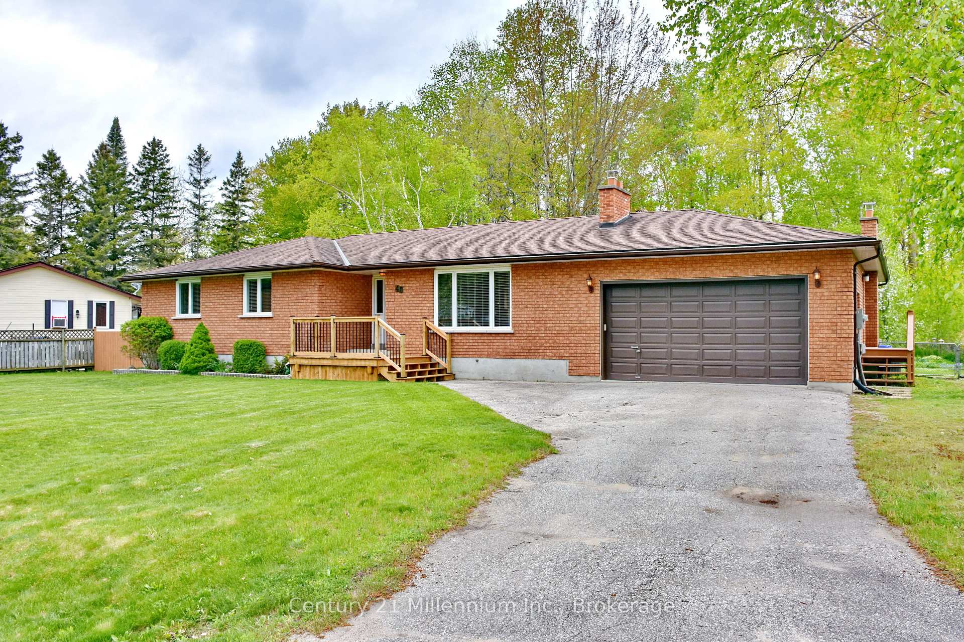 Photo 1 of 48 Indianola Crescent, Wasaga Beach — HOMEH