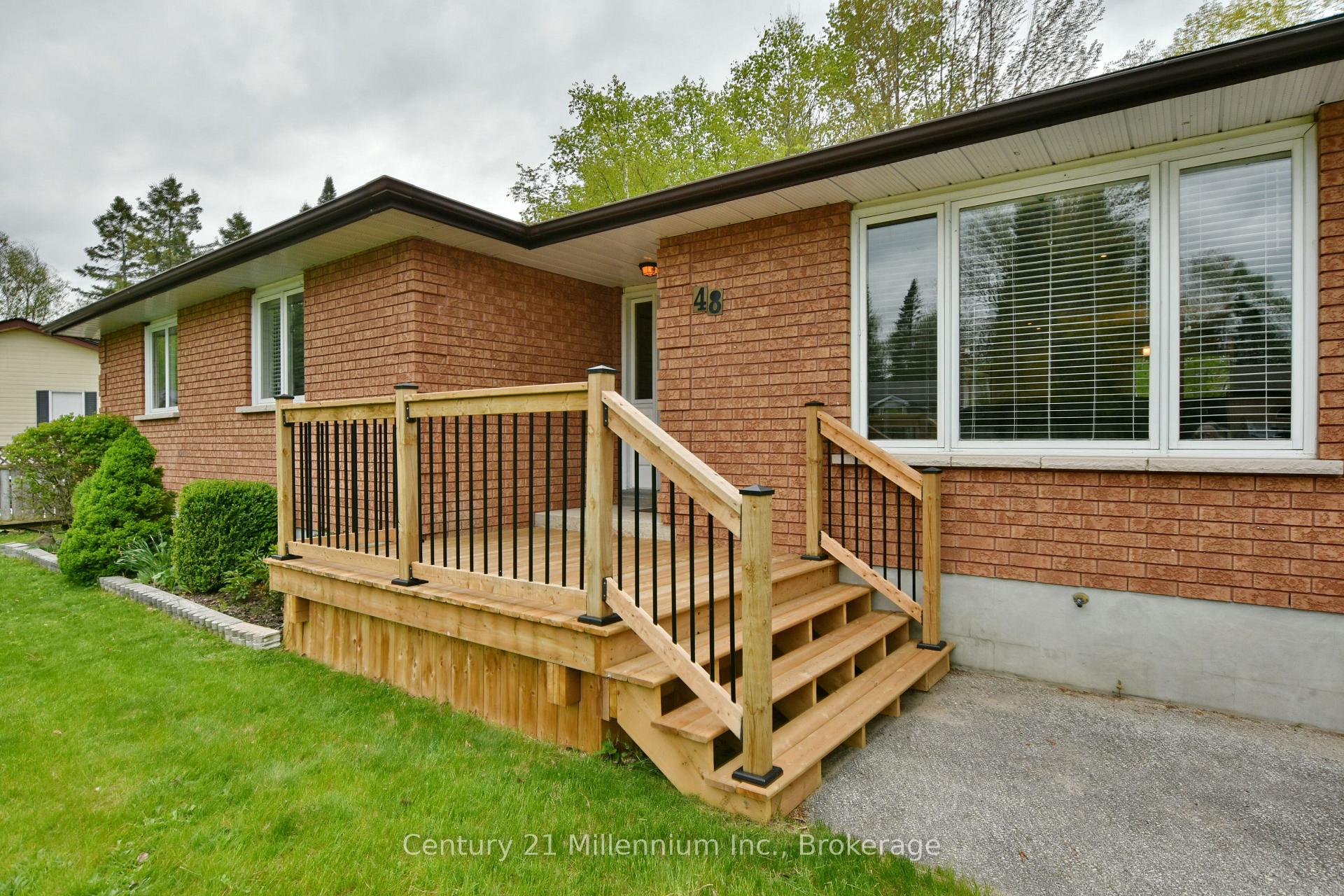 Photo 2 of 48 Indianola Crescent, Wasaga Beach — HOMEH