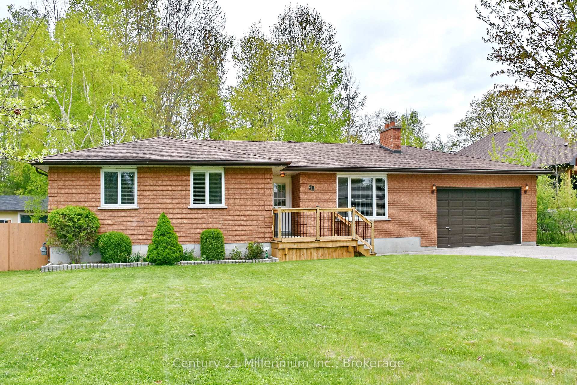 Photo 3 of 48 Indianola Crescent, Wasaga Beach — HOMEH