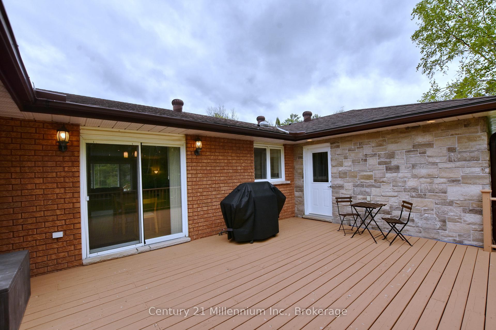 Photo 5 of 48 Indianola Crescent, Wasaga Beach — HOMEH