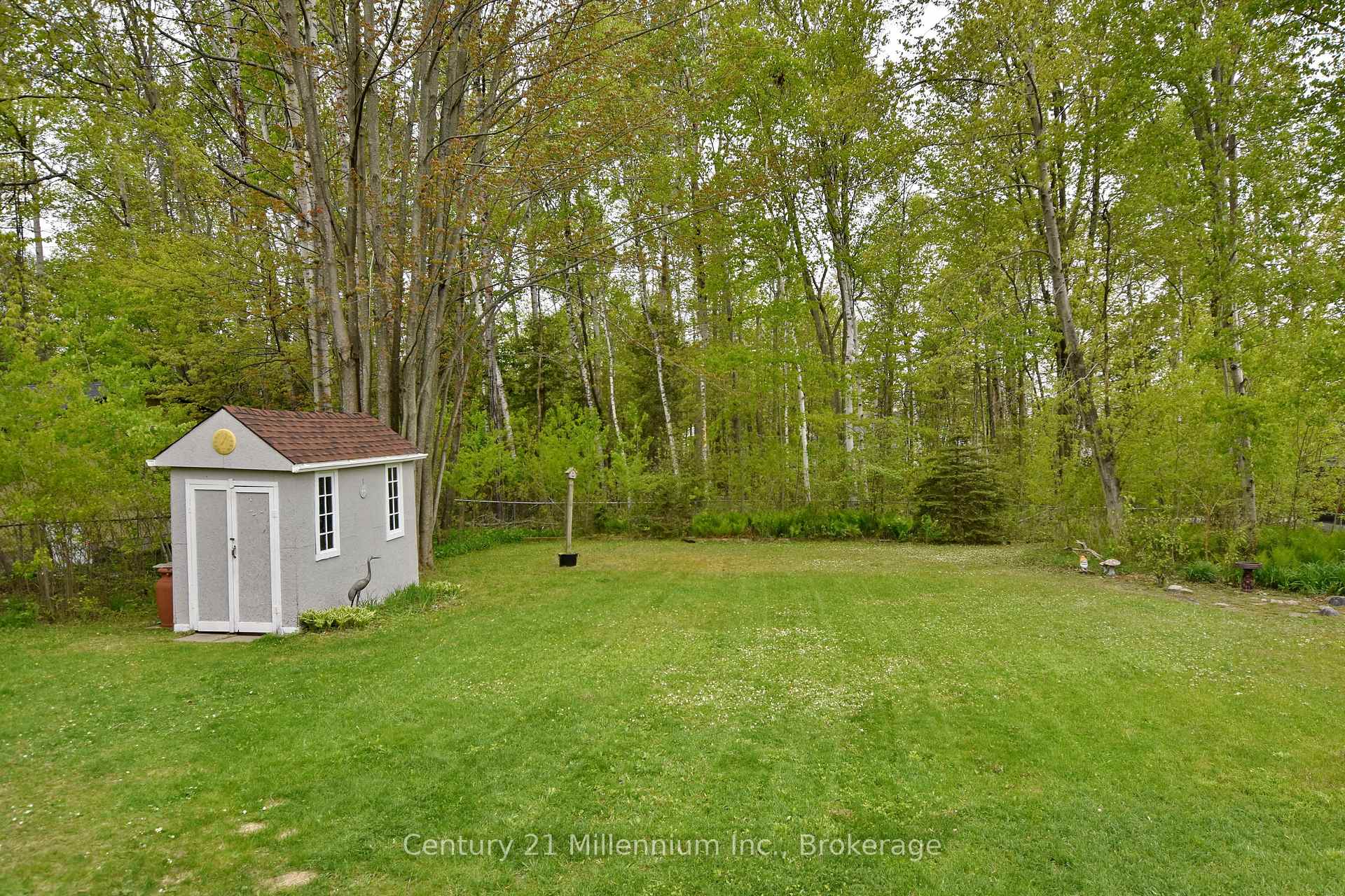 Photo 7 of 48 Indianola Crescent, Wasaga Beach — HOMEH