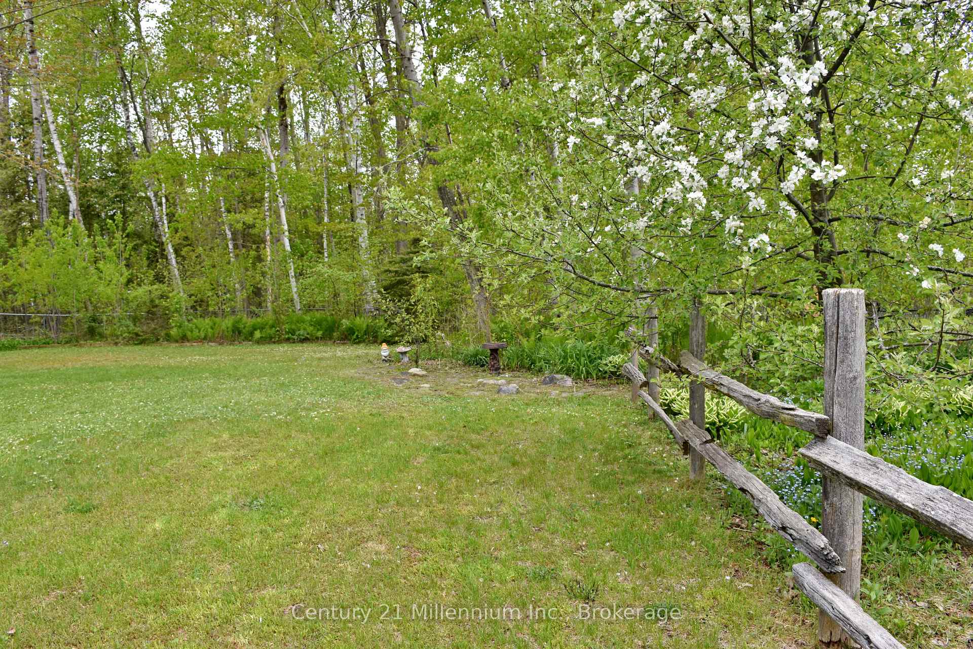 Photo 8 of 48 Indianola Crescent, Wasaga Beach — HOMEH